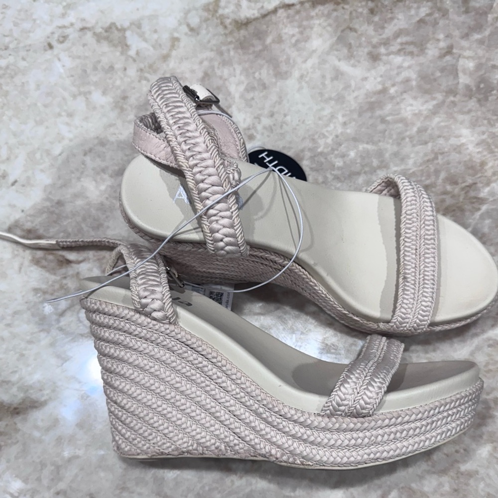 Arula Women's Beige Wedge Sandals